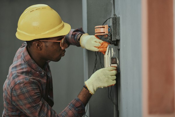Double Pole Main Circuit Breaker (32A) - Gujjar Electric Store Sialkot